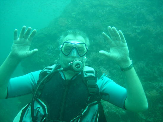 Winke winke - der Klausfisch SEHR GEFAEHRLICH - Beisst und Spuckt !!