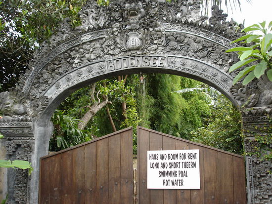 Das Eingangsportal zu einer auf Bali lebenden deutschen Familie. Leider...