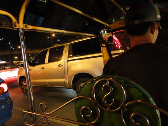 vor der Ampel eben mal quer ueber die Strassse um 25 cm gut zu machen...