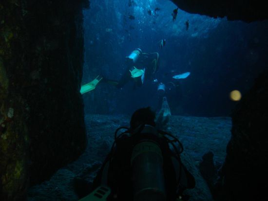 ...durch eine Hoehle getaucht