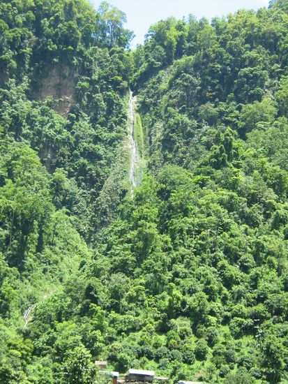 Wasserfall auf dem Weg nach Kathmandu