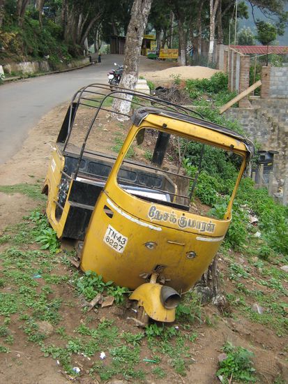 Eine Rikscha einfach mal am Straßenrand abgestellt.