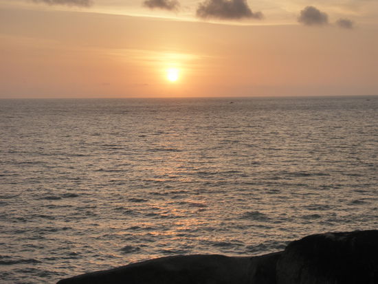 Blick auf den Sonnenuntergang vom Plateau in Agonda
