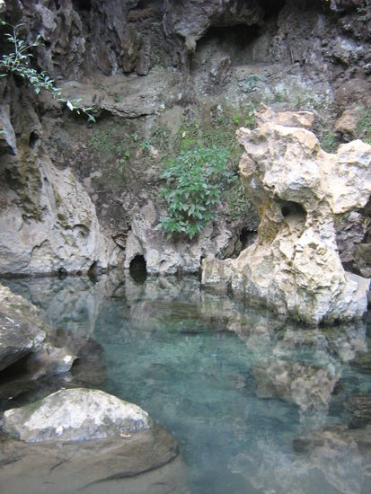 kleine Lagune vor der Diamanten Höhle