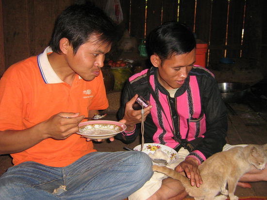 Khiengs Bruder und ein Freund