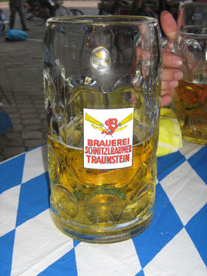 Maßkrug im Restaurant Edelweiss