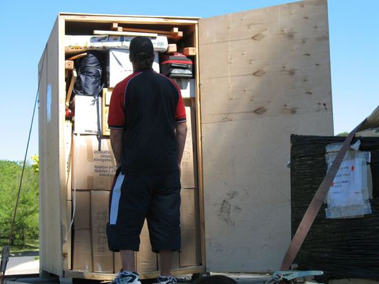 Das wars - 6m² Wohnungseinrichtung aus Deutschland. Den Rest verstauten wir in einem Zimmer unserer Wohnung, dass wir nicht mit vermieteten