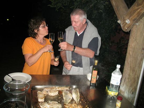 Frischer Fisch auf dem typischen ‚Aussie’-Gasgrill – ein Muss an der Kueste und unser letzter Abend von einem wundervollen Urlaub