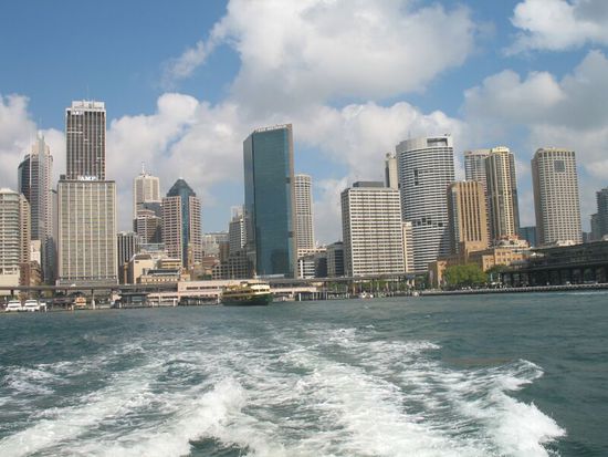 Blick vom Speedboot auf den CBD von Sydney