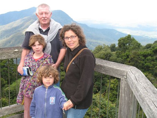 Blick vom Dach des Regenwald-Aussichtspunkt in Richtung Bellinger Tal