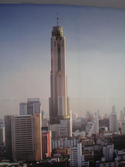 bayoke sky tower. wegen smog von der fototapete fotografiert 