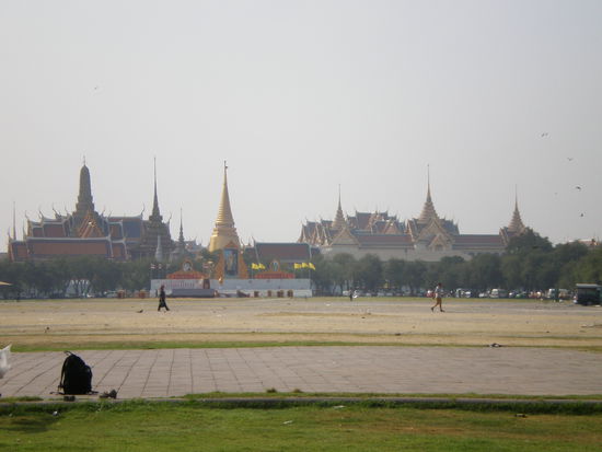 erster Ueberblick -Grand palace und Smaragtbuddhatempel. Das guck ich mir demnaechst genauer an.