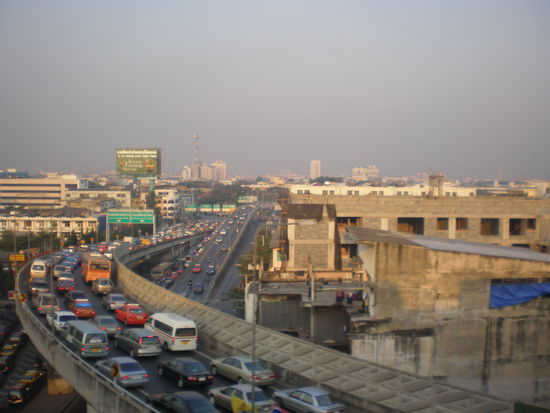Traffic in bangkok (7:00 Uhr)
