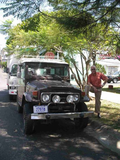 Der stolze Bolivar mit seinem 29-jaehrigen Kumpel...