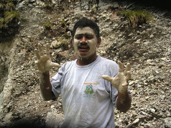 Unser Tourfuehrer Donald demonstriert die natuerliche Anti-Falten-Gesichtsmaske !