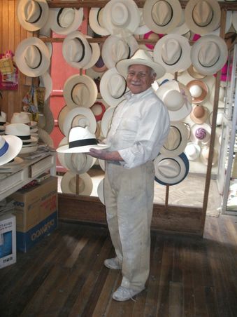 Señor Pulla mit seinem Lebenswerk