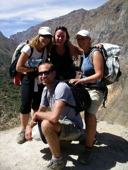Barny (u.), Tanja, Sarah, ich (v.r.) in der Colca Schlucht