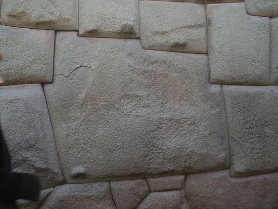 Praezisionsarbeit in den Gasse von Cuzco...