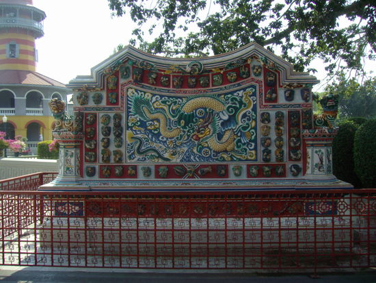 alles sehr farbenfroh . . .