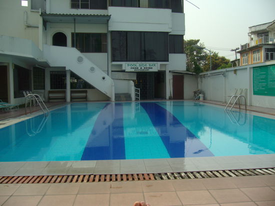 Pool im Prince Hotel.