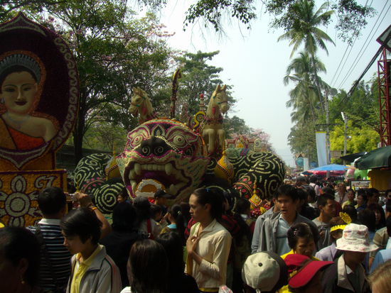 viele Menschen und doll warm . . .