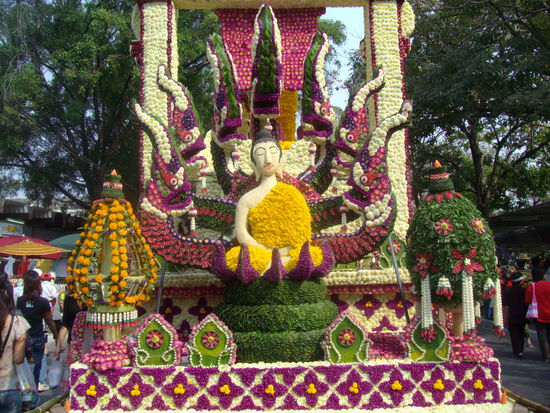 alles aus Blumen . . .