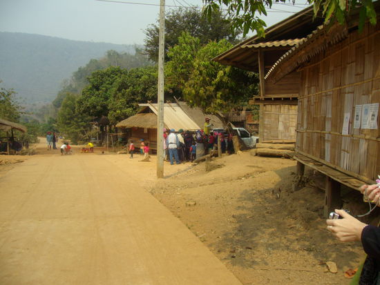 die einzige Straße durchs Dorf . . .