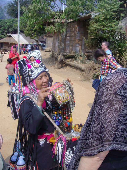 kleine nette Einzelhandelskauffrau . . .