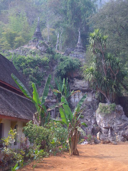 vor der Höhle . . .