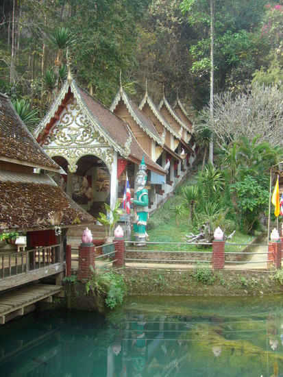 Der Eingang zur Höhle . . .