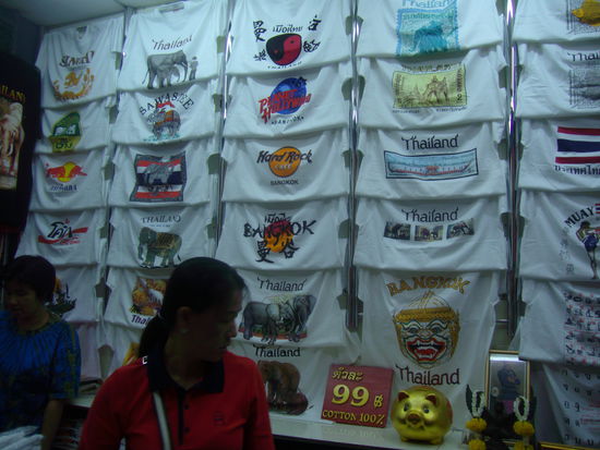 ein paar Shirts sind immer gern genommen. Stk.:2 Euro