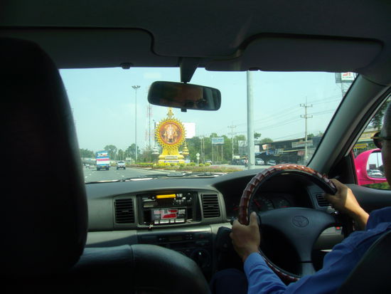 überall Königsbilder . . .