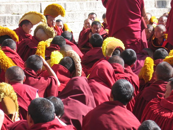 Mönche im Kloster Drepung
