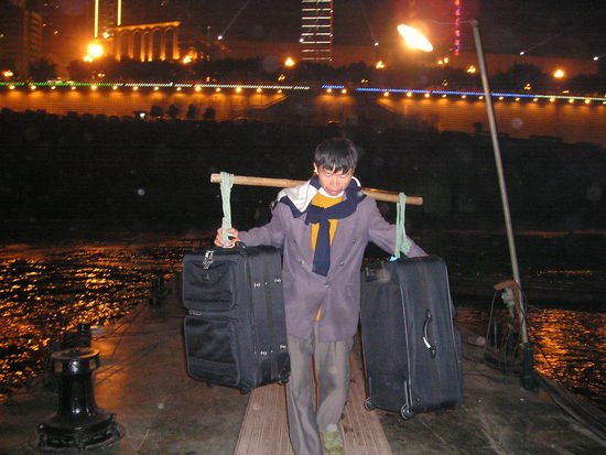 So wurden unsere Koffer zum Schiff getragen