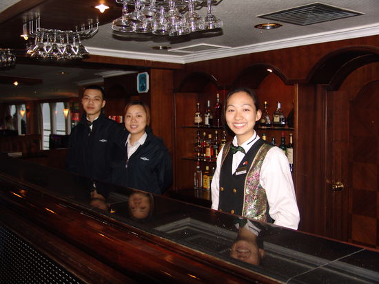 in der Bar auf dem Schiff