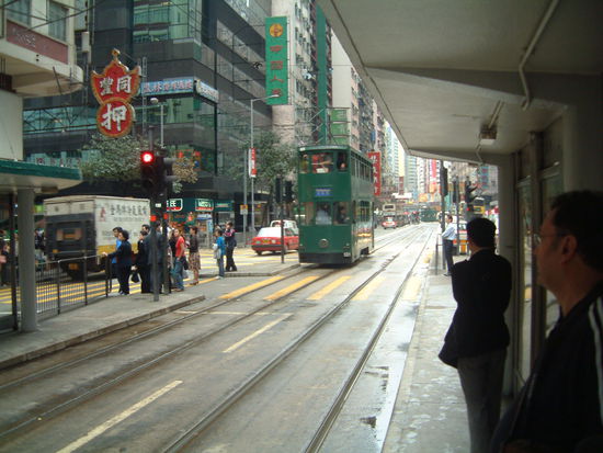 mit solch einer Tram sind wir gefahren