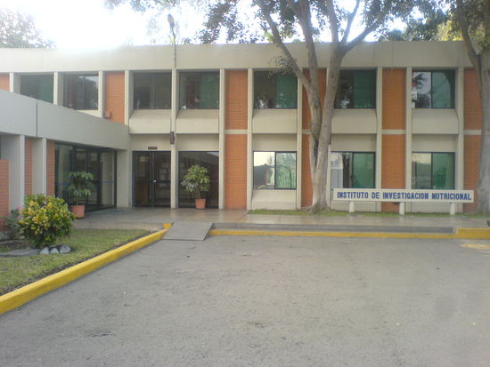 Das Institutsgebäude. Hier sind Labors, Büros und eine kleine Station für Patienten untergebracht.