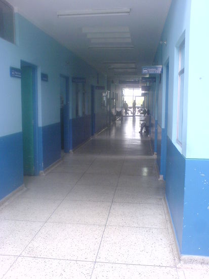 Die lange, etwas ausgestorben wirkenden, Station.