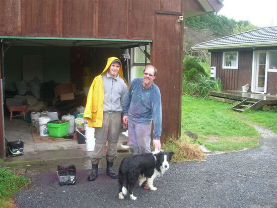 Flo und David (Nachbar) vorm Materiallager