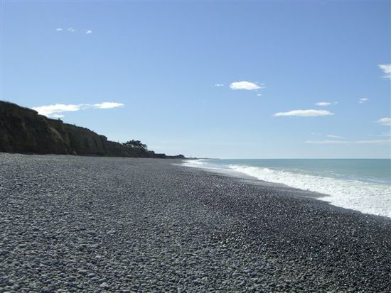 St. Andrews Beach, in der Naehe von Timaru, hier sind die Steine ganz flach und wir haben sie gesammelt, um...