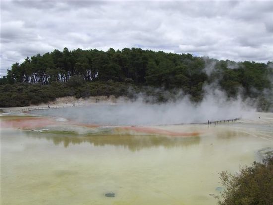 Champagne Pool im
Wai-O-Tapu Thermal Wonderland