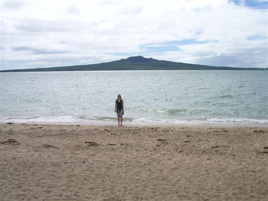Im Hintergrund: Rangitoto Island
Aufgenommen vom Castor Bay Beach