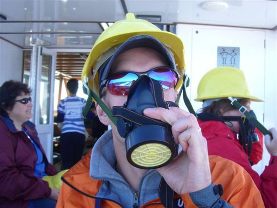 Auf dem Weg zur White Island.
Es gab sicherheitshalber Helme und Gasmasken....man kann ja nie wissen!