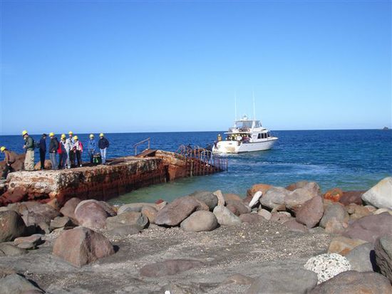 ...mit dem Schlauboot haben wir uebergesetzt...