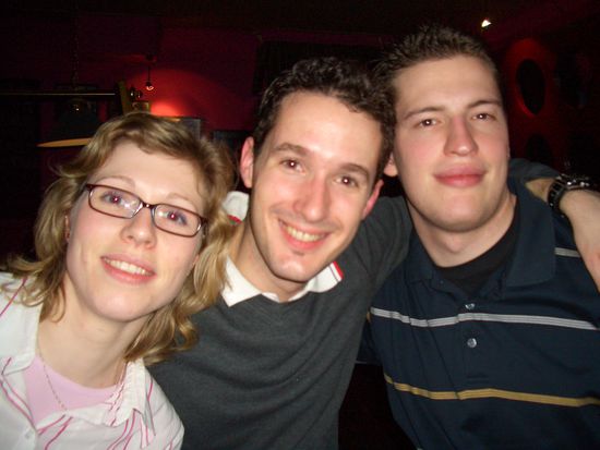 Sandra, Manuel und Sven im Happyhour-Rausch