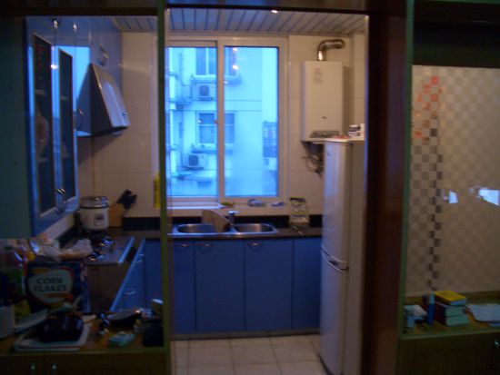 unsere NIEDRIGE Küche, also Rückenschmerzen-unterstützend, aber wer kocht hier schon???