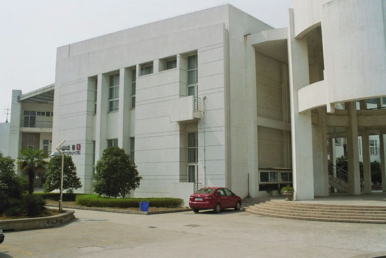 ein Blick auf einen Unterrichtsraumkomplex, in dem ich im hinteren Zahn meinen Unterricht gebe...