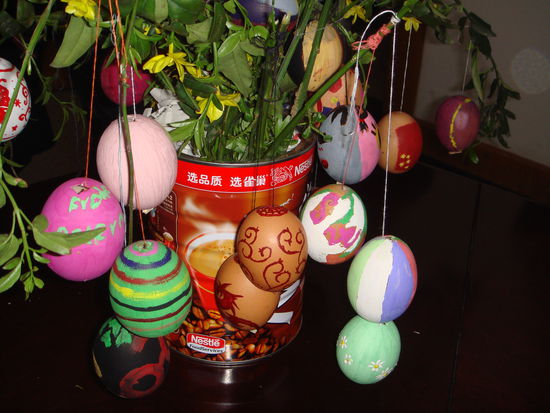 etwas improvisieren mussten wir bei der Präsentation am Osterstrauch und in der Vase. Doch alle Kollegen bewunderten diese Kunstwerke!