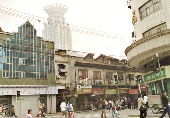 noch findet man das - neu vor/hinter alt. aber wohl nicht mehr lange...