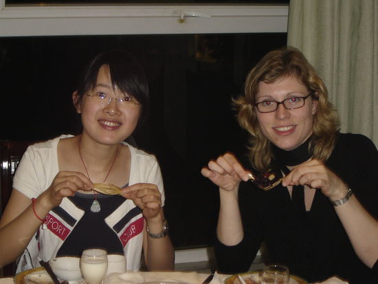 schwarzer süßer Reis im Bötchen, sehr lecker und mal ohne Stäbchen zu essen